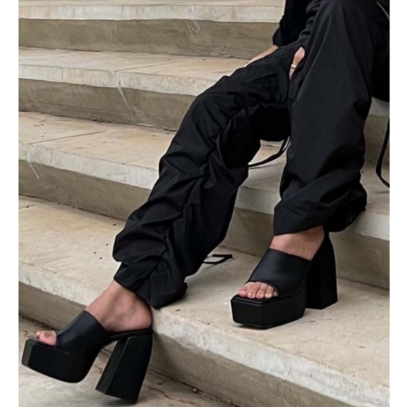 𝙉𝙀𝙒 𝙄𝙉🖤🎥Summer Escape Platform -BLACK - Picture 4 of 13